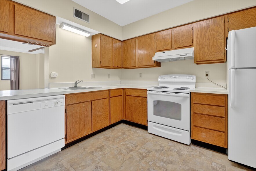 Building Photo - 3242 Niagara Sq