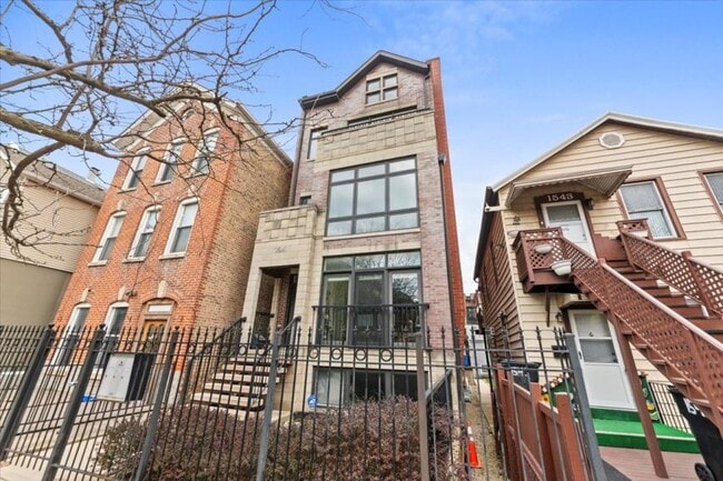 Building Photo - 3 bedroom in Chicago IL 60642