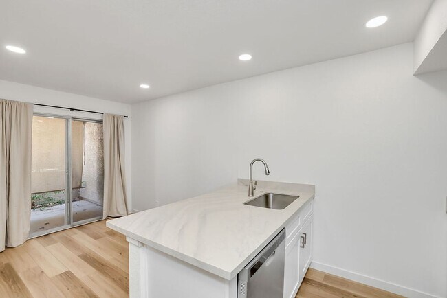 Building Photo - Beautiful Mesa Rental!