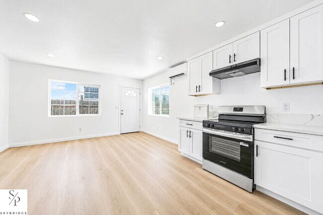 Building Photo - "Cozy 1-Bedroom Gem in Los Angeles – Your Perfect Urban Retreat!"