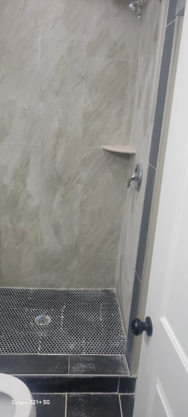 Building Photo - 207 W Laveer St