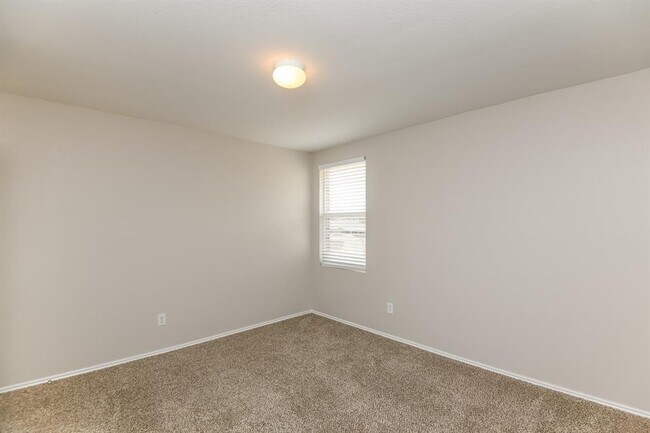 Building Photo - 1000 Bumble Bee Dr