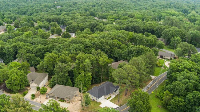 Building Photo - 10 Granshire Dr