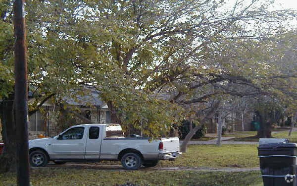 Building Photo - 7006 Creedmoor Dr