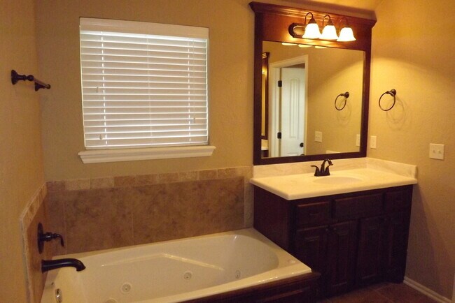 Building Photo - Newer Home built in  2014 w/storm shelter!