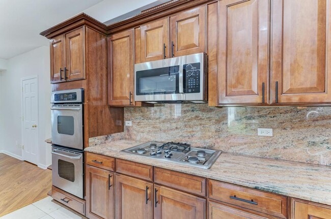 Building Photo - 4544 N Oriole Ave