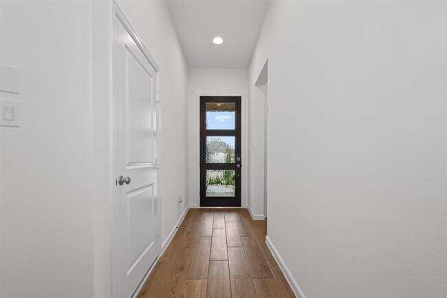 Building Photo - 5015 Bowen Pr Dr