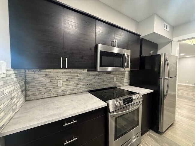 Building Photo - 8299 Kingsbrook Rd