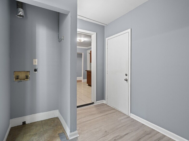 Building Photo - 160 -164 4th St NE