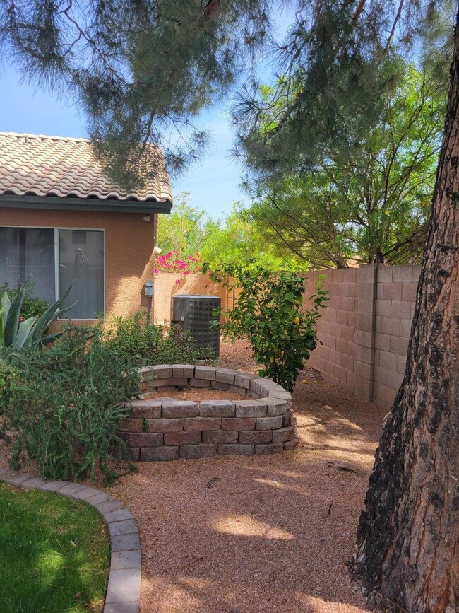 Building Photo - 3361 E Sequoia Dr