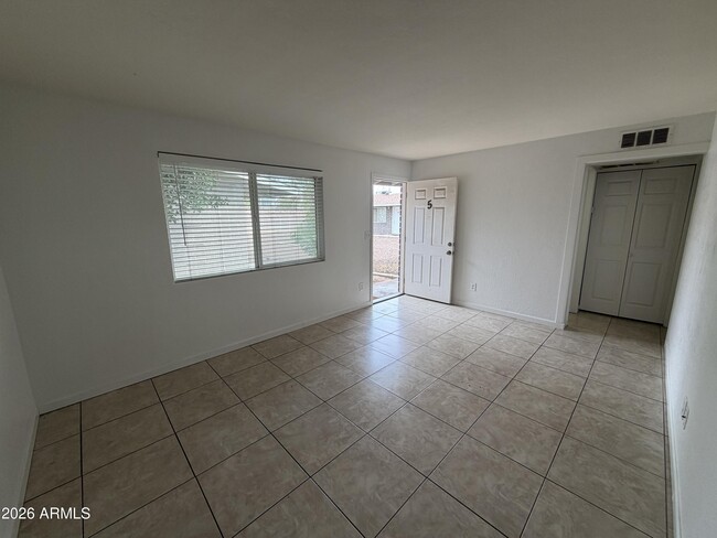 Building Photo - 625 E Broadway Rd