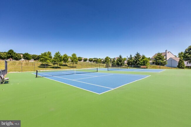 Building Photo - 684 Churchill Rd