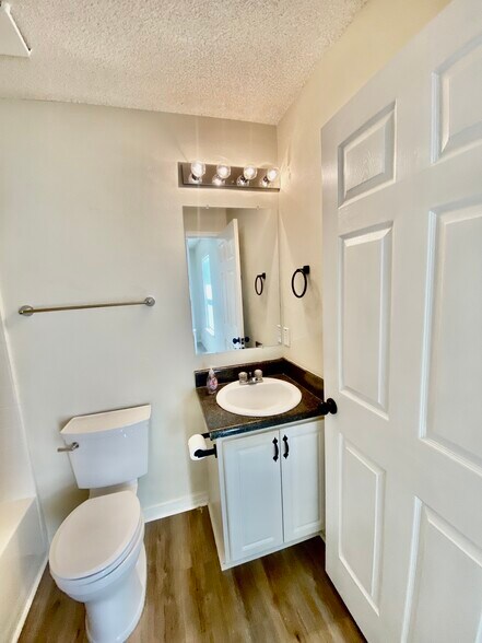 Building Photo - 1082 Antigua Cir