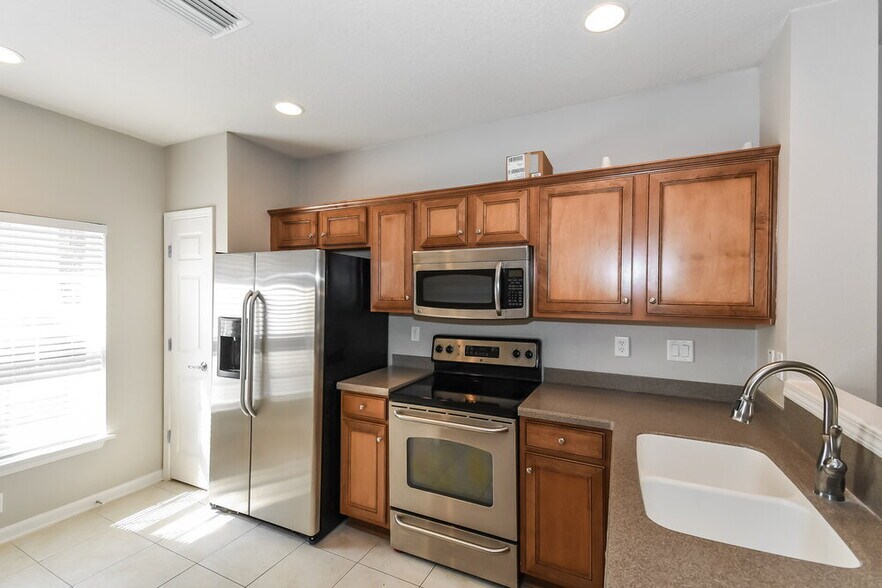 Building Photo - 8108 Summer Palm Ct