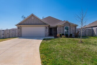Building Photo - ***1001 Gardenia Street***