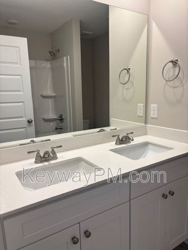 Building Photo - 3015 Venetian Dr