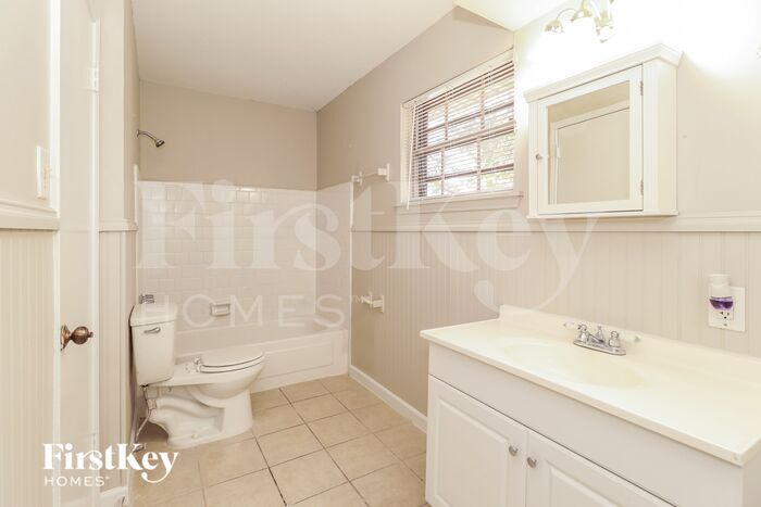 Building Photo - 9727 John Bank Dr