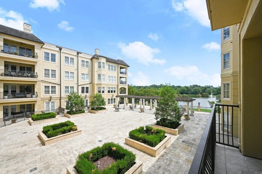 Building Photo - 998 Stanford Ave