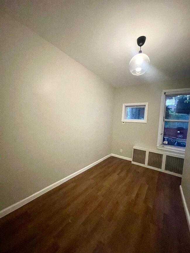 Building Photo - 162 Nelson Ave