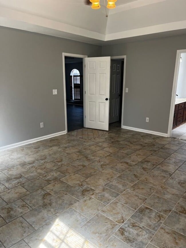 Building Photo - Charming All-Brick Corner Lot Home with Hot Tub & Fenced Yard