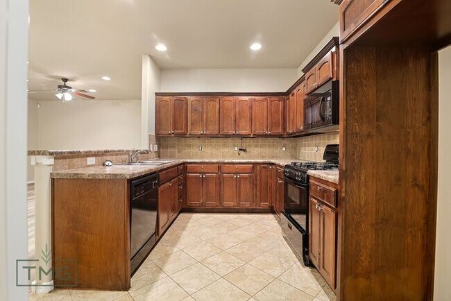 Building Photo - Luxury Gated Patio Home | 2 Bed, 2 Bath | Owasso, OK | Lawn Care Included