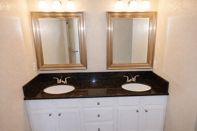 Building Photo - 2360 Dusk Dr