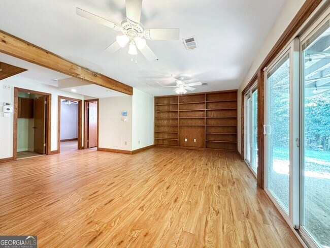 Building Photo - 10200 Rivertown Rd