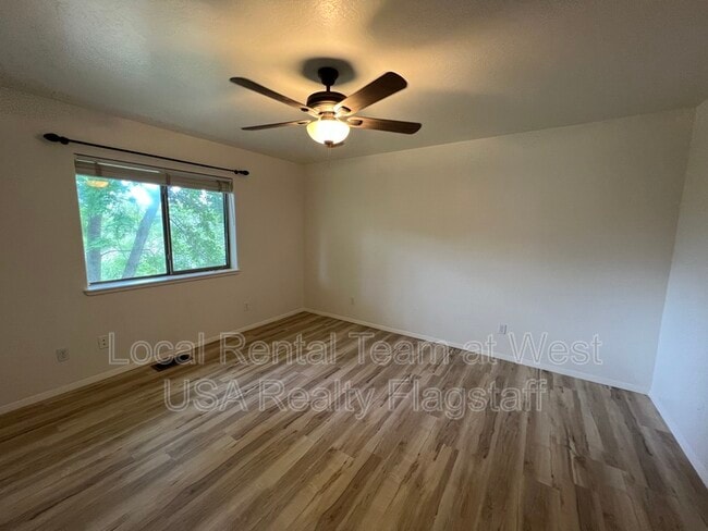 Building Photo - 6164 E Mountain Oaks Dr