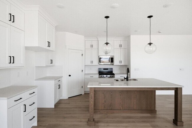 Building Photo - 946 Malibu Dr