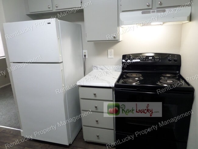 Building Photo - Freshly Updated 3-Bedroom Duplex w/Attache...