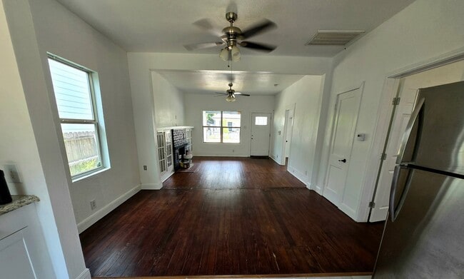 Building Photo - 1126 Hays St