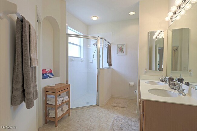 Building Photo - 13225 Silver Thorn Loop