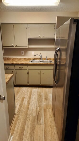 Kitchen - 2409 Farmstead Cir