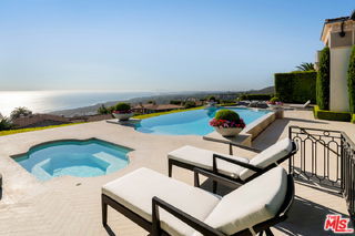 Building Photo - 6 Mystique