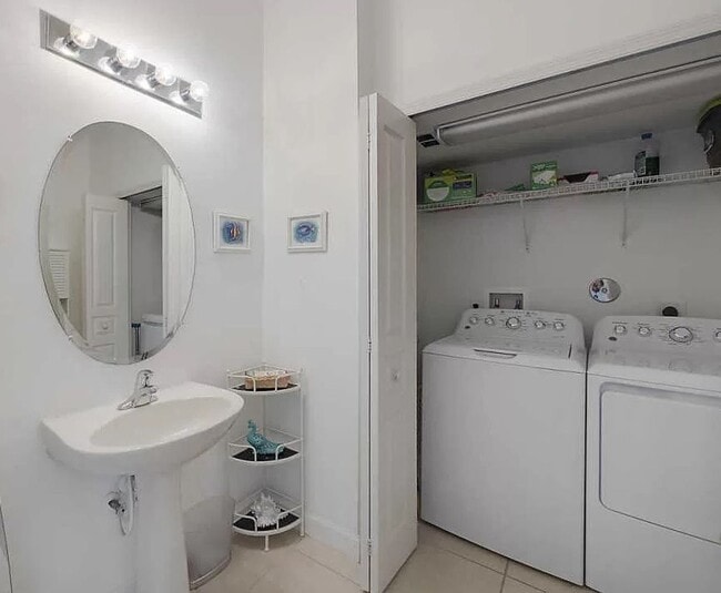 Building Photo - In the Heart of Tradition--3/2.5/2 Townhome!