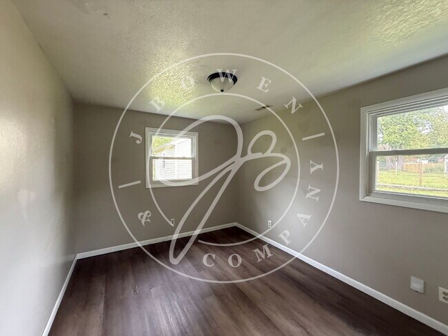 Building Photo - 3-Bedroom South Toledo Home with 2 Full Ba...