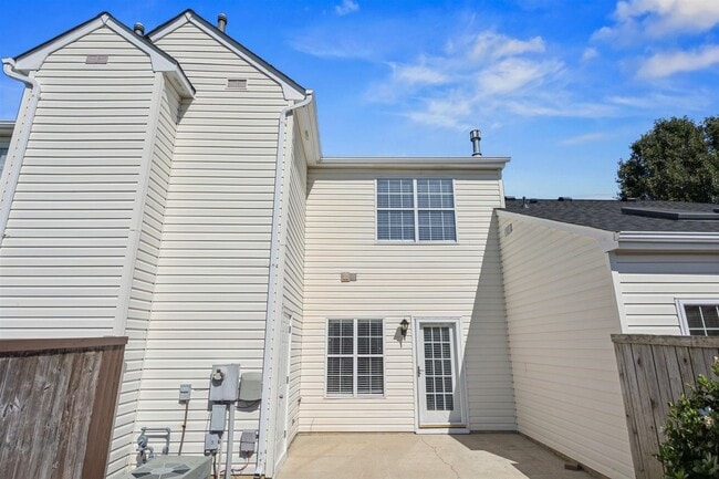 Building Photo - Coventry - York County