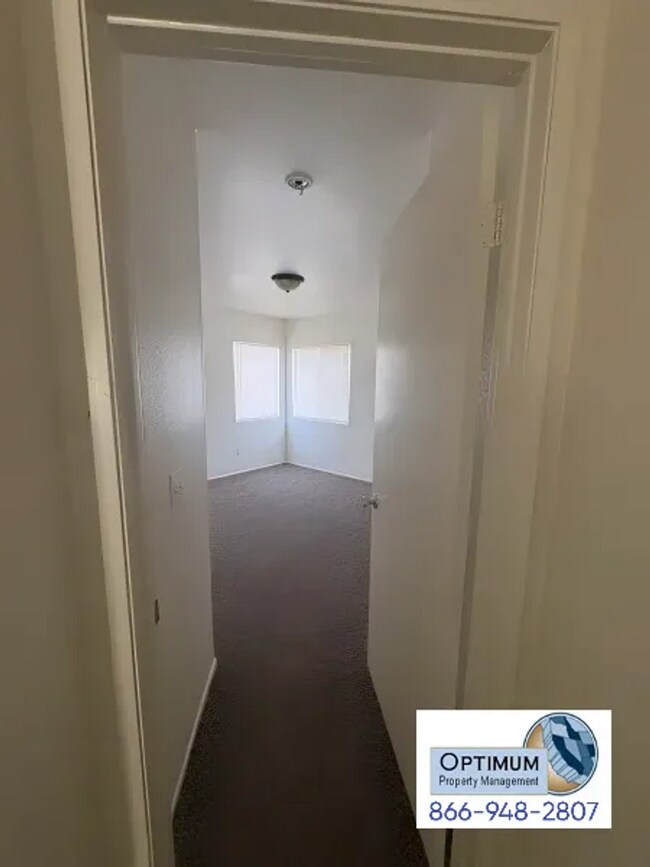 Building Photo - Beautiful 5 Bedroom, 3 Bathroom Two-Story Home with Loft & Spacious Backyard