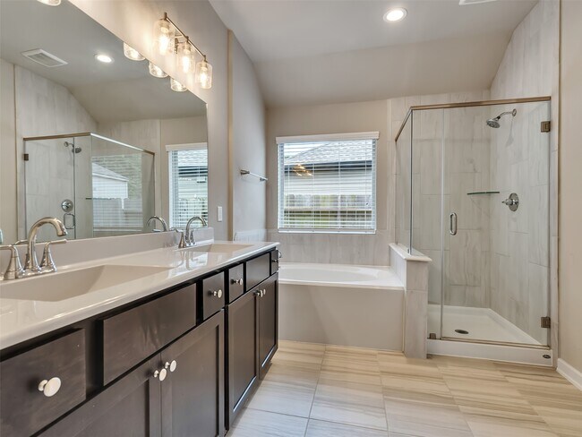 Building Photo - 8510 Amber Bend Dr