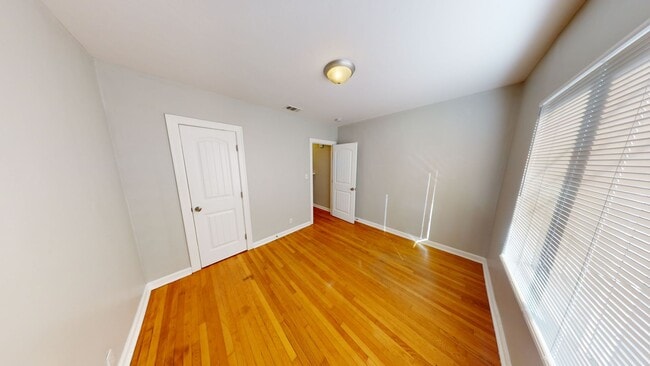 Building Photo - 4BD/3BA, Pool!! BIG house, 1800sqft!!