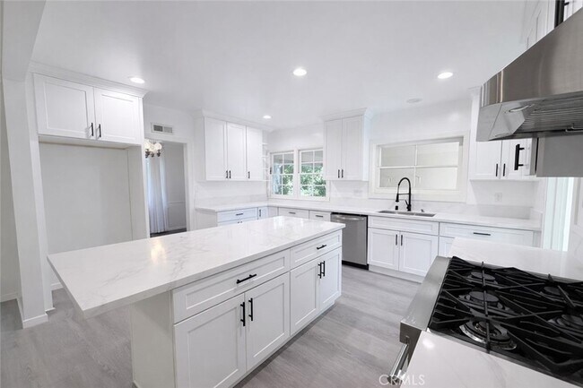 Building Photo - 18 Woodland Ln