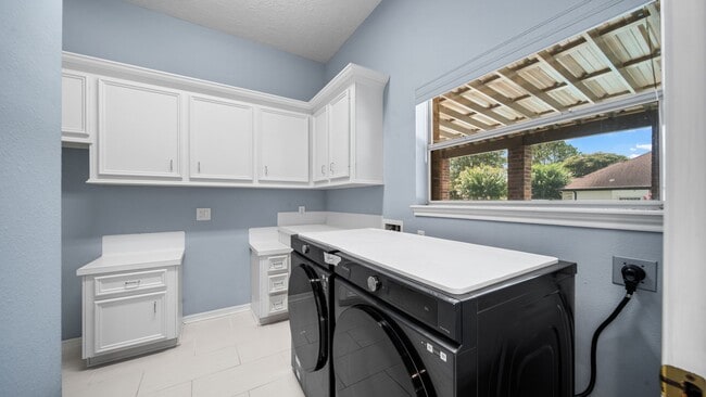 Building Photo - 118 Hillsborough Dr W