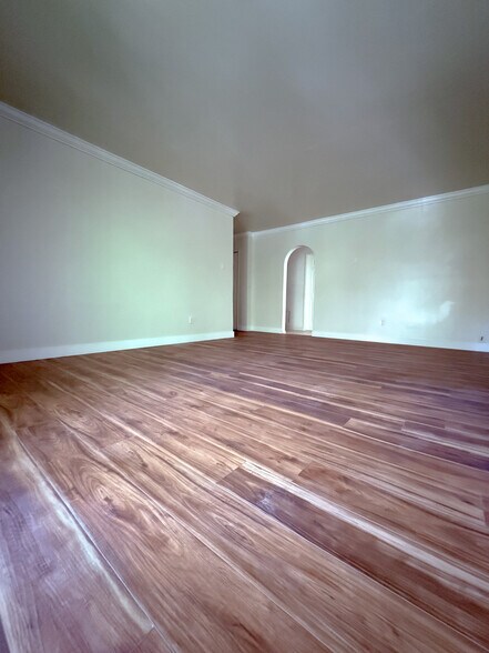 Building Photo - 625 N Flores St