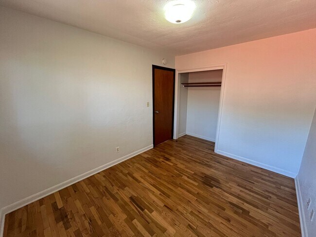 Building Photo - Single Level Home in Midtown