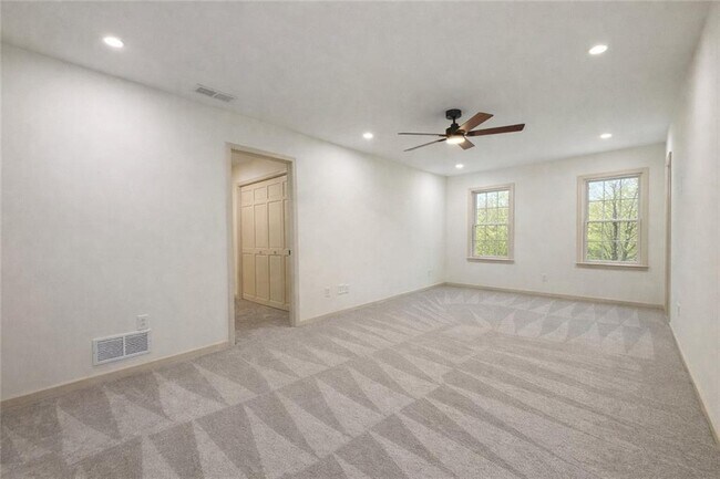 Building Photo - 807 Oak Bridge Ln