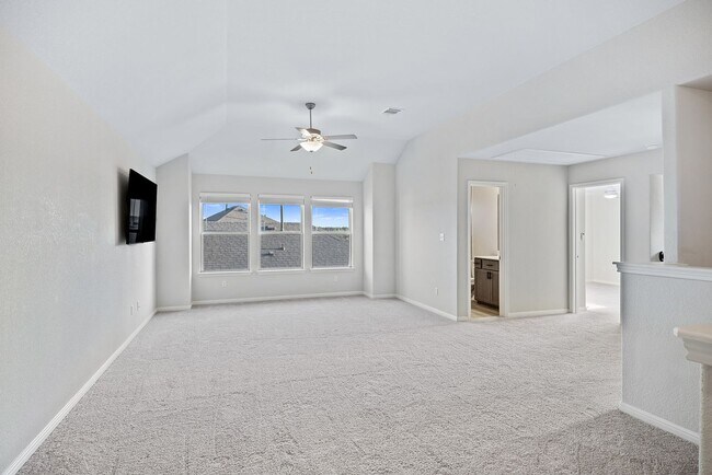 Building Photo - Amazing 5 Bedroom Home - Georgetown