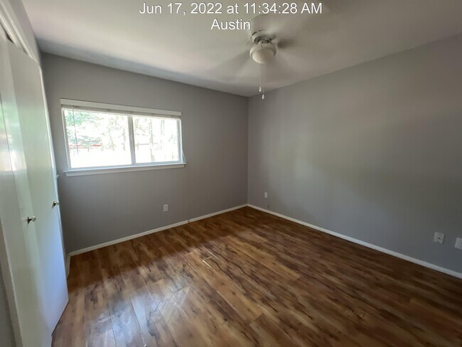 Building Photo - 2811 Crownspoint Dr