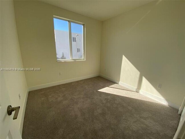 Building Photo - 10250 NW 66th St