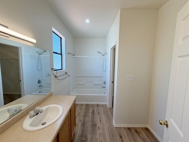 Building Photo - 1105 Meadowlark Way SE
