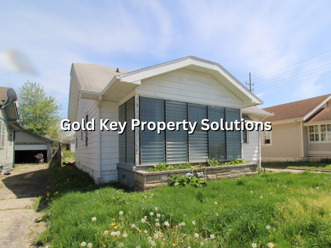 Building Photo - Spacious 2 BR 1 BA House with Central Air ...